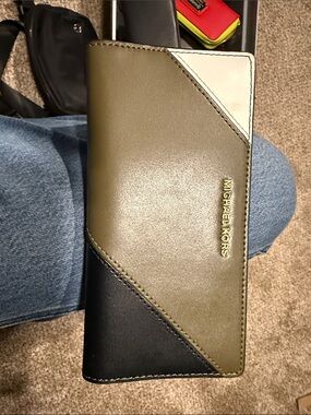 Michael Kors Olive, Black & Cream Trifold Leather Wallet
